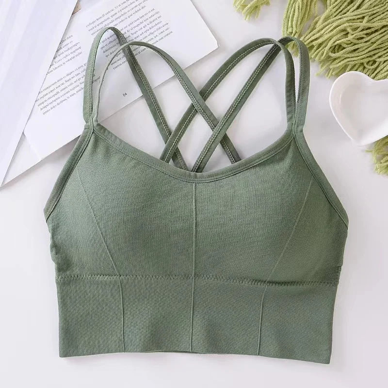 Beautiful fitness tops breathable comfortable and soft