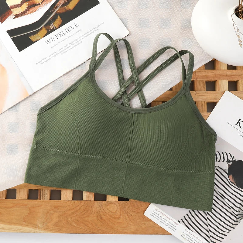 Beautiful fitness tops breathable comfortable and soft